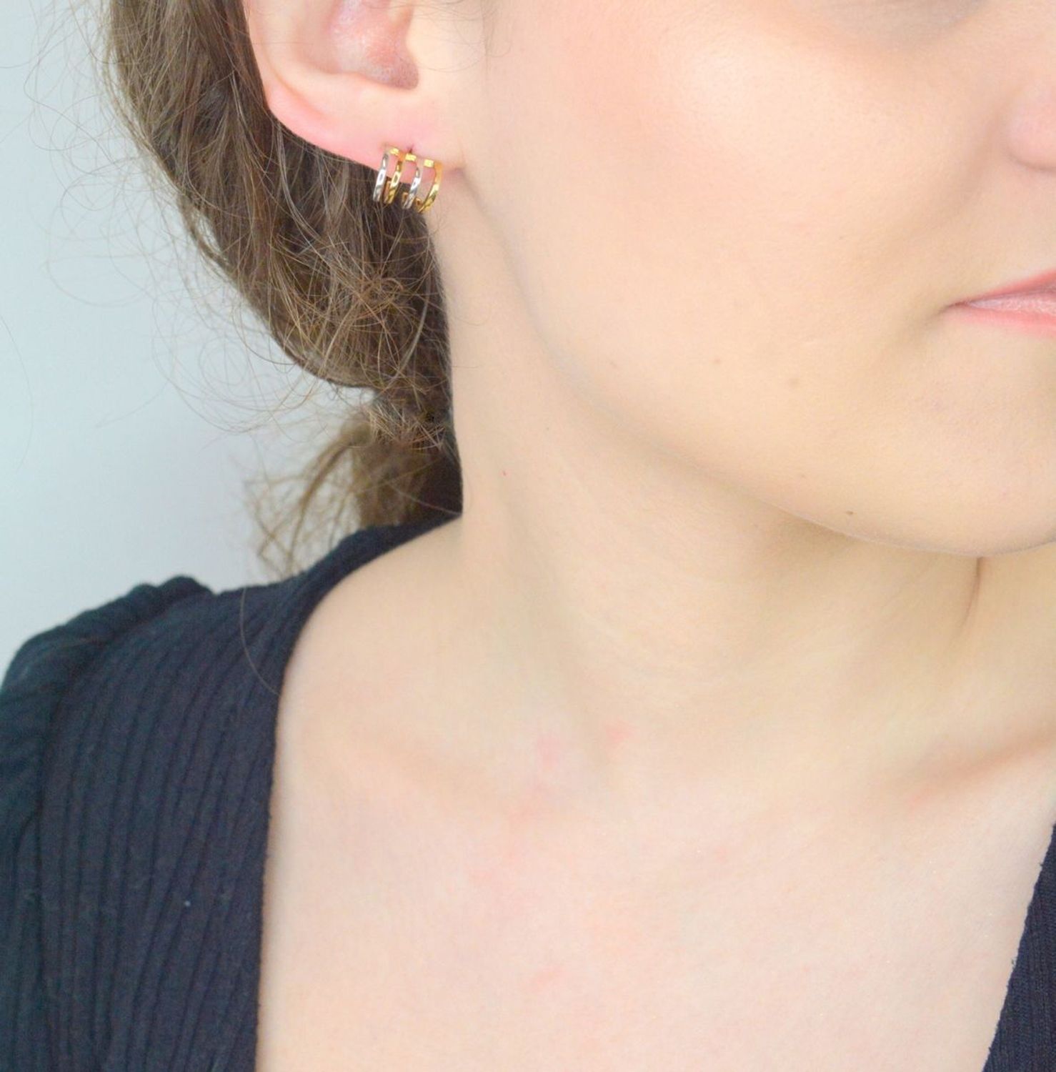 Złote kolczyki damskie na sztyft - Złoto 333, Cztery Połączone Kółeczka z żółtego i białego złota.jpg